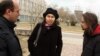 Слева направо: независимые блоггеры Андрей Цуканов из Караганды, Дина Байдилдаева из Шымкента и Дмитрий Щёлоков из Уральска. Актау, 27 декабря 2011 года.