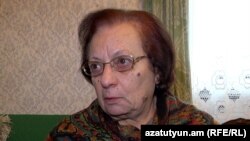 Жена Гарника Маркаряна Донара Маркарян беседует с корреспондентом Радио Азатутюн, 14 января 2016 г.