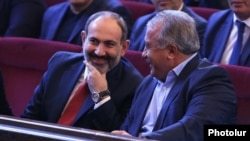 Armenia -- Prime Minister Nikol Pashinian (L) and Sasun Mikaelian attend a congress of the Yerkrapah Union in Yerevan, April 8, 2019.