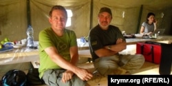 Журналист Айдер Муждабаев һәм блокаданы оештыручыларның берсе Ленур Ислямов