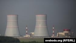 "Rosatom" korporasiýasy tarapyndan gurlan Belarusyň Ostrowets şäherindäki atom elektrostansiýasy.