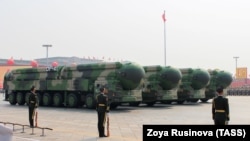კონტინენტთაშორისი სარეკეტო სისტემა Dongfeng-41 2019 წლის აღლუმზე, რომელიც 1 ოქტომბერს გაიმართა, ჩინეთის სახალხო რესპუბლიკის ეროვნულ დღესასწაულზე.