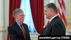 U.S. national-security adviser John Bolton (left) meets with Ukrainian President Petro Poroshenko in Kyiv on August 24.