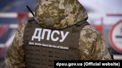 Сьогодні в Україні набули чинності зміни до порядку перетину кордону для чоловіків віком від 18 до 22 років, які дозволяють їм безперешкодно виїжджати за кордон