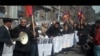 Участники акции протеста возле здания СНБ, Ереван, 11 марта 2011 г.