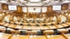 Primul sondaj din perioada electorală arată un viitor Parlament fără o majoritate clară
