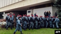 Опозиція мітингує під ЦВК