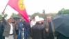Азимбек Бекназаров Кумтөрдү улутташтыруу талабы боюнча митингде. Бишкек, 24-апрель, 2013. 