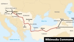 "Analitikler Türkmenistanyň “Nabukko” tarap takyk ädimleriniň onuň gaz zapaslarynyň möçberine däl-de, eýse ýurduň hökümetiniň syýasy islegine baglydygyny belleýärler".