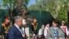 Міністар культуры Беларусі Юры Бондар і міністарка культуры Малдовы Моніка Бабук на адкрыцьці бюста Францішака Скарыну ў Кішынёве