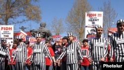 Հայաստան – Ընդդիմության բողոքի ակցիա Երեւանում FIDH կազմակերպության միջազգային համաժողովի ժամանակ, 6-ը ապրիլի, 2010թ., արխիվային լուսանկար