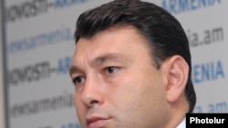 Вице-спикер парламента, пресс-секретарь Республиканской партии Эдуард Шармазанов 