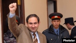 Главный редактор газеты «Айкакан жаманак» Никол Пашинян