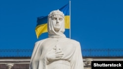 Київ. Пам’ятник Київській княгині Ользі, яка у 957 році прийняла християнство, відвідавши Константинополь 