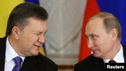 Президенти України і Росії, Віктор Янукович (ліворуч) та Володимир Путін. Москва, Кремль, 17 грудня 2013 року