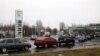 Автомобильная очередь на заправку в Донецке. Ноябрь 2015 года